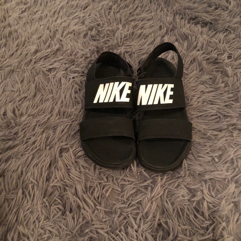 Nike Tanjun sandals